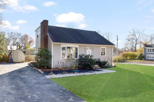 15 Lloyd Dr, Coventry, RI 02816-8431