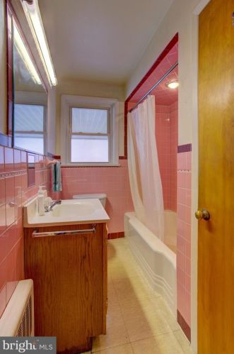 72 Village Dr, Lancaster PA  17601-3324 exterior