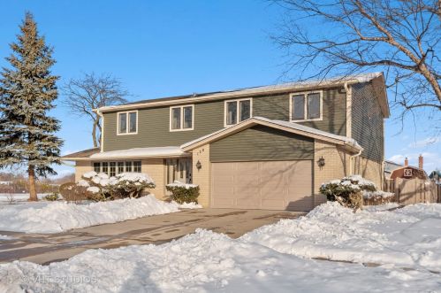 120 Brookwood Dr, Arlington Hts, IL 60004-2516