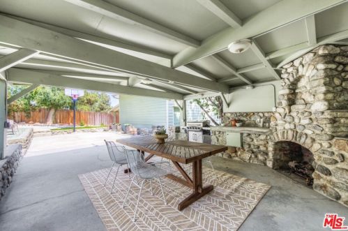 2832 Mayfield Ave, Glendale CA 91214-3816 exterior