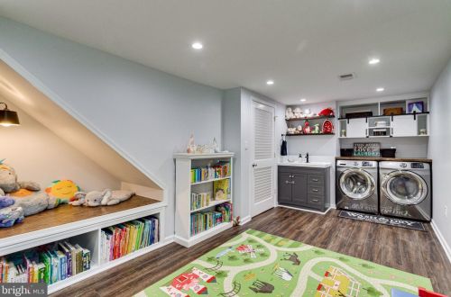 909 Roswell Dr, Silver Spring MD 20901-2128 exterior