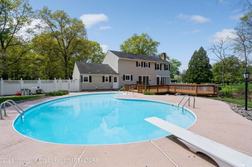 23 Ladwood Dr, Holmdel Village, NJ 07733-2308