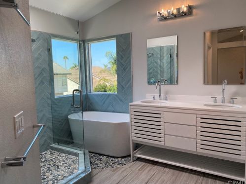 8 Henry, Irvine CA  92620-3256 exterior