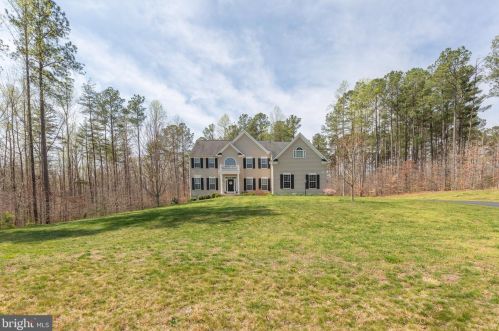 51 Serene Hills Dr, Fredericksburg, VA 22406-4088