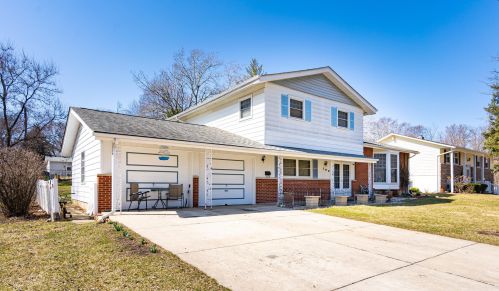 196 Rose St, Palatine, IL 60067-4937