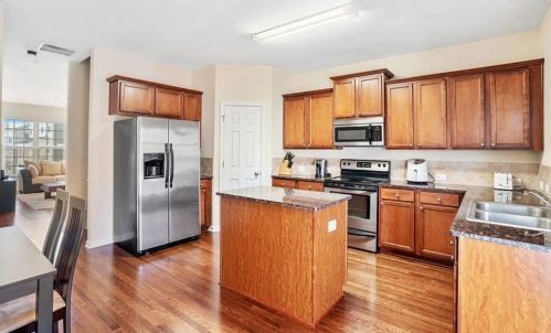 1805 Liberty Pkwy, Atlanta GA  30318-9383 exterior