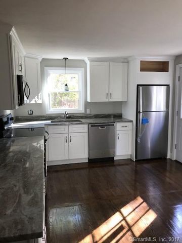 6 Barn Rd, Gales Ferry, CT 06339-1015