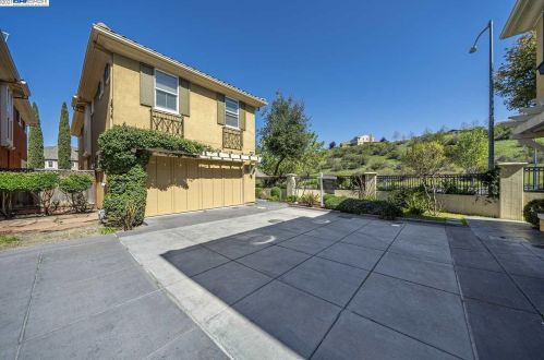 3625 Rocking Horse Ct, Pleasanton, CA 94568-7299