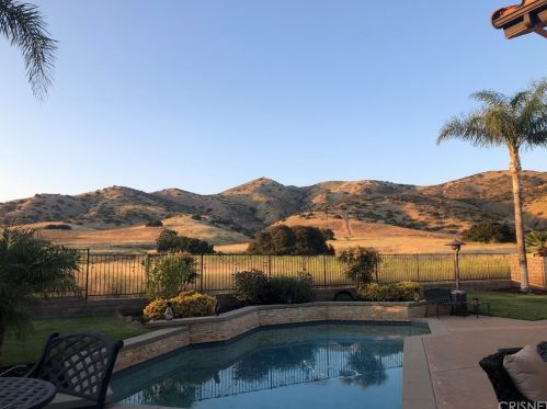 6043 Mescallero Pl, Simi Valley CA 93063-5702 exterior