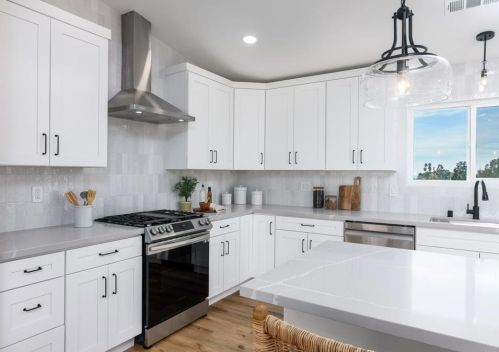 2063 Grandview St, Oceanside CA  92054-5618 exterior