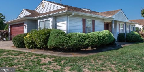 64 Lake View Ter, Columbus, NJ 08022-1035
