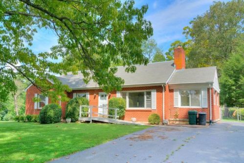 1413 Grove Dr, Snowville, VA 24301-3017