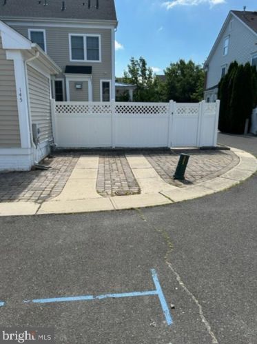 145 Heritage St, Trenton NJ 08691-4100 exterior