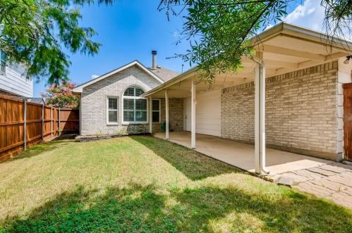 705 Lake Bluff Dr, Lewisville, TX 75028-7219