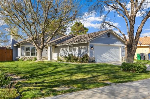 2835 La Vida Dr, Lancaster, CA 93535-5873