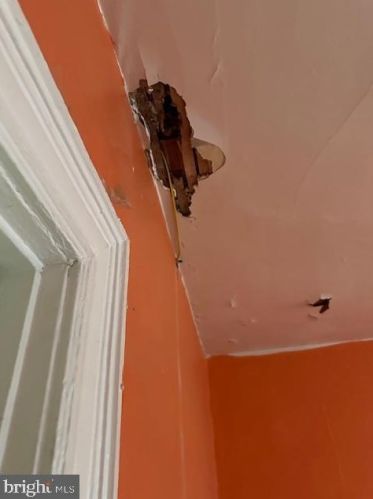 5213 10th St, Philadelphia PA 19123-3819 exterior