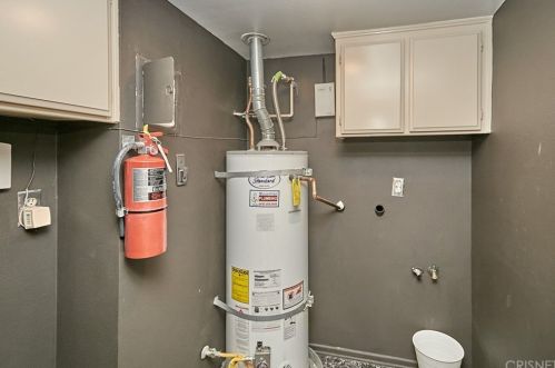 3130 Montrose Ave, Glendale CA 91214-3691 exterior