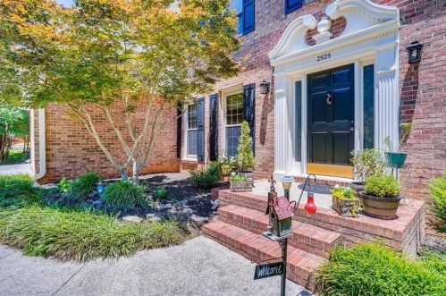 2525 Pine Cove Dr, Tucker, GA 30084-3443