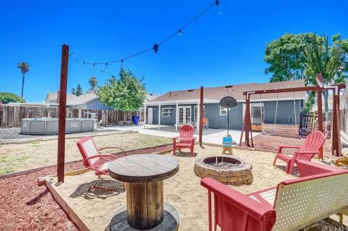 9257 Tara Cir, Riverside, CA 92509-3054