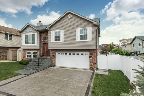 9308 Hunter Ct, Tinley Park, IL 60487-4640