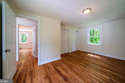 73 Bayberry Rd, Princeton NJ  08540-7418 exterior