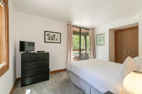 3069 Silver Strike, Truckee CA  96161-4207 exterior