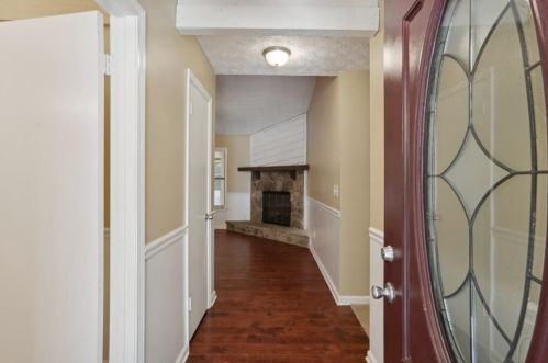 1042 Mainstreet Lake Dr, Stone Mountain, GA 30088-2348