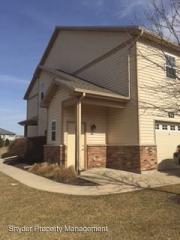 3724 Thornhill Cir, Champaign IL  61822 exterior