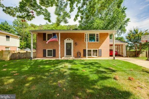 8717 Kerry Ln, Springfield VA  22152-3206 exterior