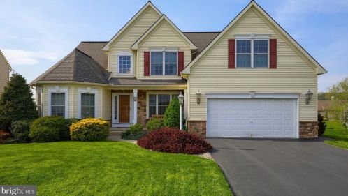 19 Meadow Dr, Ephrata, PA 17522-8449