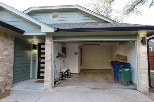 4806 Crest Oak Rd, Austin TX  78744-3011 exterior