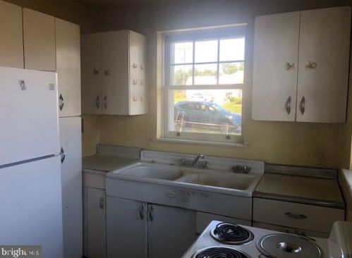 9002 Kimes St, Silver Spring MD 20901-3727 exterior