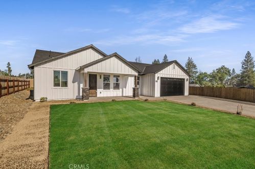 5820 Crestview Dr, Paradise, CA 95969-3821