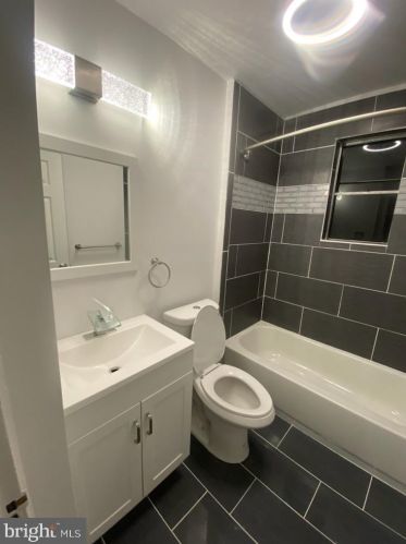 6306 10th St, Philadelphia PA 19133-1511 exterior