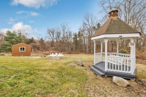 26 Perch Rd, Huntington CT  06484-1824 exterior
