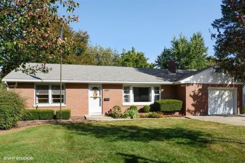 815 Hillcrest Ave, Sycamore IL  60178-2024 exterior