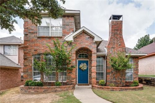 1352 Riley Dr, Carrollton TX  75007-1140 exterior