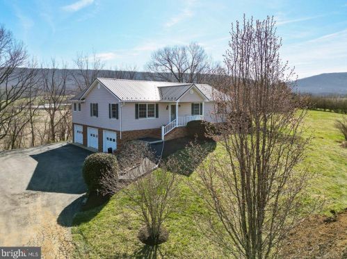 217 Green Hills Ln, New Market, VA 22844-3526