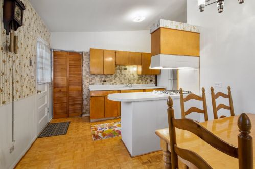 8457 North Ter, Niles IL  60714-2369 exterior