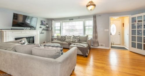 17 Dale Dr, Town Center, NJ 07052-2005