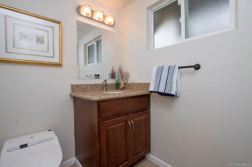 6857 Niumalu Loop, Honolulu HI  96825-1646 exterior