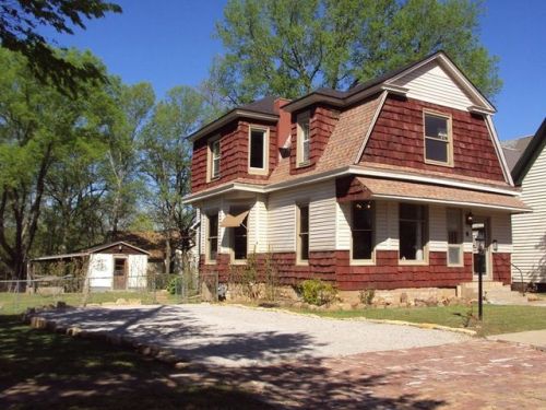6 Holbrook St, Devon, KS 66701-1237