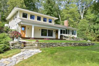 26 Falls River Dr, Ivoryton, CT 06442-1017