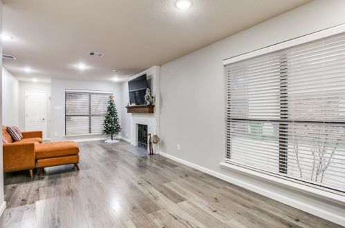 5725 Cancun Dr, Fort Worth TX  exterior