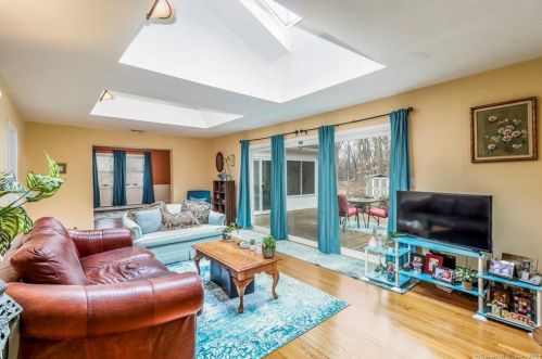 5 Midwood Rd, Norwalk, CT 06851-1112