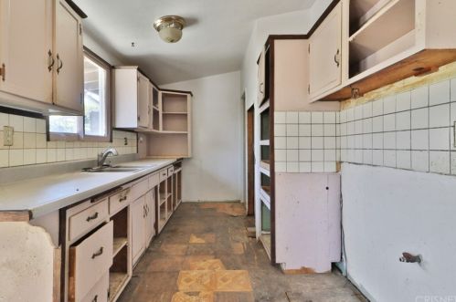 1020 Dennis Ave, Simi Valley CA  93065-3224 exterior