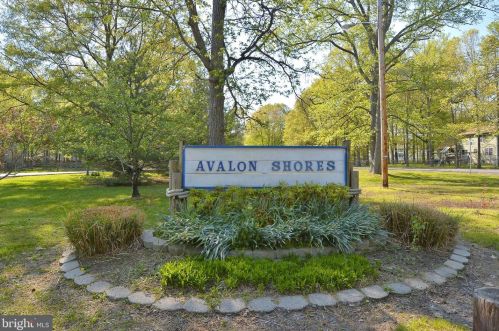 1304 Avalon Blvd, Shady Side MD 20764-9683 exterior