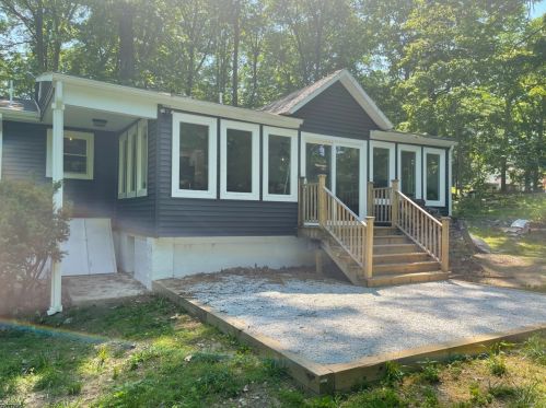 11 Pathfinder Trl, Andover, NJ 07821-3026