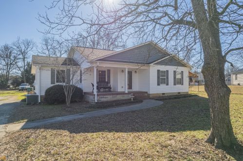 32 Hart Ter, Hartwell, GA 30643-2144