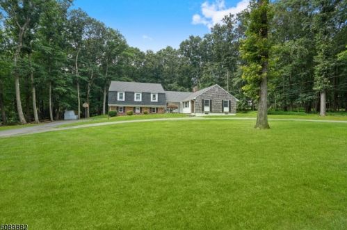 19 Long Ridge Rd, Dover, NJ 07869-4565